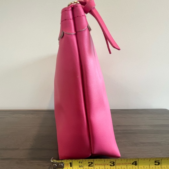 Trina Turk - Scalloped Bright Pink Cosmetics Pouch Makeup Bag Toiletry Bag - EUC - Picture 11 of 11